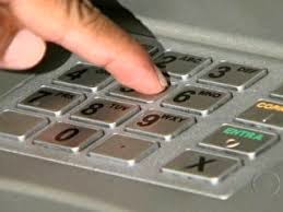 Aposentado tem que revalidar senha no banco