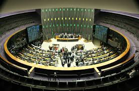 Confira as principais propostas aprovadas pela Câmara dos Deputados em 2015