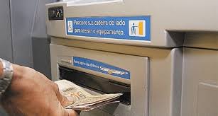 Brasileiros retiraram R$ 40,7 bi a mais do que depositaram na poupança em 2016