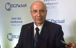 Governo ainda não decidiu se tabela do IR será corrigida este ano, diz Meirelles