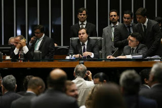 Maia diz que vai esperar decisão do STF sobre trâmite do projeto anticorrupção