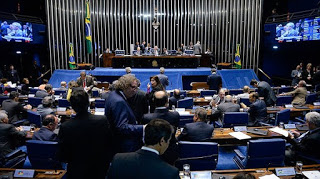 Senado decide votar hoje mudança constitucional de Desburocratização