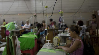 Mais emprego ou precarização? Os possíveis impactos da lei da terceirização, que está nas mãos de Temer