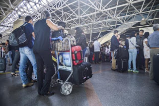 Cobrança de bagagem está suspensa, mas outras mudanças entram em vigor amanhã