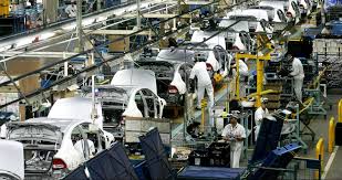 Produção industrial volta a subir após 34 meses de queda
