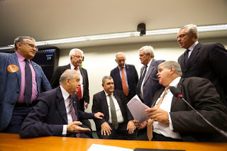 Comissão adia para quarta-feira votação do parecer da reforma da Previdência
