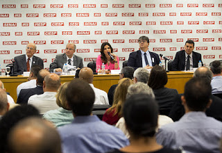 ‘Que do chão de fábrica saiam subsídios para a gente negociar’, afirma diretora executiva jurídica da Fiesp em workshop sobre a NR 12