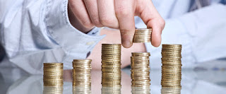 Estudo inédito da Serasa mostra que 27% da população de baixa renda compromete mais da metade do que ganha com produtos financeiros