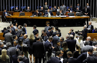 Câmara aprova MP que refinancia dívidas de pessoas físicas e empresas com a União