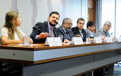 Rescisão de contrato de trabalho sem sindicato fragiliza empregado, aponta debate