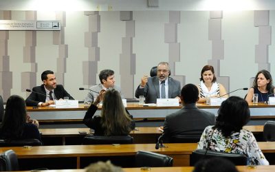 Invalidação dos direitos do trabalhador é tendência de mercado, dizem debatedores