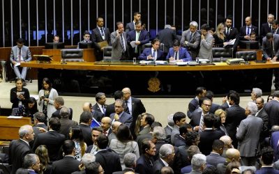 Congresso aprova LDO com controle sobre incentivo fiscal, mas admite reajuste a servidor