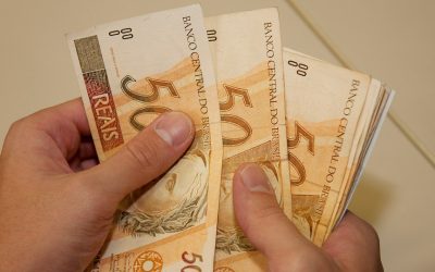 Primeira parcela do 13º começa a ser paga na segunda-feira (27)