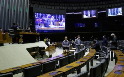 Câmara aprova auxílio de R$ 600 para pessoas de baixa renda durante epidemia