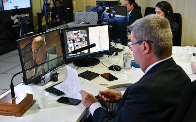 Senado expande lista de beneficiados com auxílio de R$ 600 e autoriza governo a pagar salários para evitar demissões