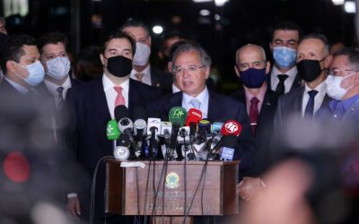 Maia e Alcolumbre recebem de Paulo Guedes proposta do governo de reforma tributária
