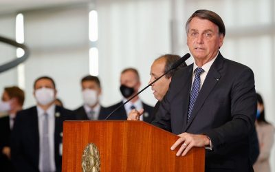 Bolsonaro fala em estender auxílio emergencial até o final do ano