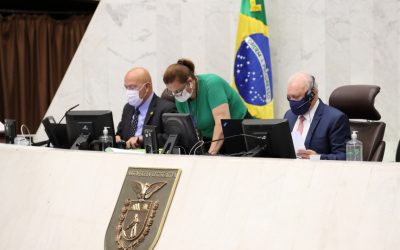 Deputados do Paraná aprovam projeto que restabelece parcelamento de ICMS