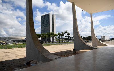 Pacheco prorroga quatro MPs, entra elas a que destina R$ 20 bilhões para vacinas