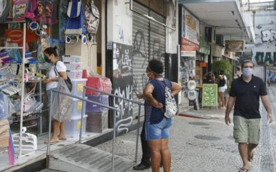 Vendas no comércio melhoram, e CNC revisa projeção para o ano