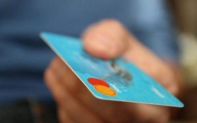 Confiança do Consumidor sobe em abril, recuperando 44% da queda de março