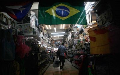 Confiança dos comerciantes cai pelo quinto mês seguido em abril