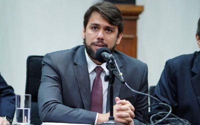 Proposta isenta o 13º de imposto e de contribuição previdenciária
