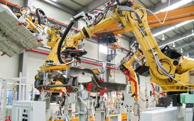 Em março, indústria recua 2,4%