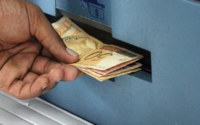 Governo adianta 13º salário de aposentados e pensionistas do INSS
