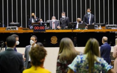 Câmara aprova MP que eleva tributos sobre bancos e muda regra para compra de carro por pessoa com deficiência