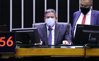 Câmara adia votação de projeto que altera regras do Imposto de Renda