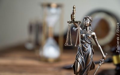 Impugnação de execução judicial de contrato com cláusula arbitral impõe suspensão do processo