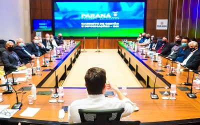 Paraná avança na desburocratização e estende Descomplica para os municípios