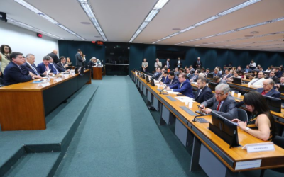 Reforma tributária em análise na Câmara pretende reduzir o imposto pago pelos mais pobres
