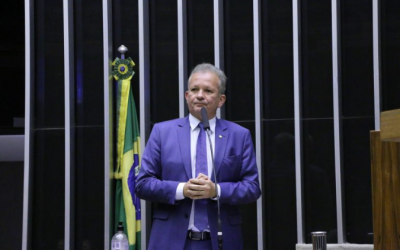Projeto reduz prazo para uso de isenção de IPI na compra de carro por taxista