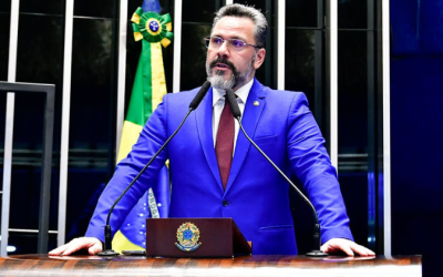 Alan Rick comemora aprovação de proposta que simplifica pagamento de tributos