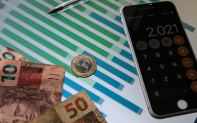 Empresas brasileiras gastam quase dez vezes mais tempo com impostos do que concorrentes