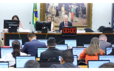 Projeto que extingue multa em casos de abandono de processo avança na Câmara dos Deputados