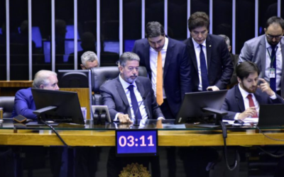 Câmara analisa projeto que limita juros do cartão de crédito e contém regras do Desenrola; acompanhe