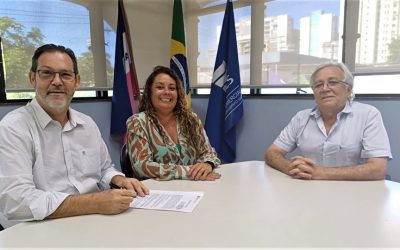 Jucees e CRC-ES assinam acordo de cooperação técnica