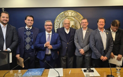 Presidente do SESCON-SP destaca apoio aos pequenos negócios e defende Simples Nacional em evento com diretor do Ministério das MPEs