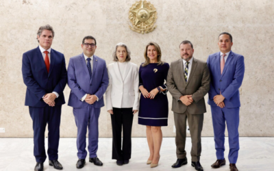 Representantes do CFC são recebidos pela presidente do TSE