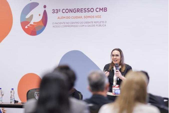 Rose Morais aborda os desafios trabalhistas no setor da saúde durante o 33º Congresso da CMB