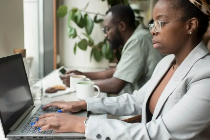 Empreendedores negros batem recorde de renda, mas diferença salarial ainda é grande
