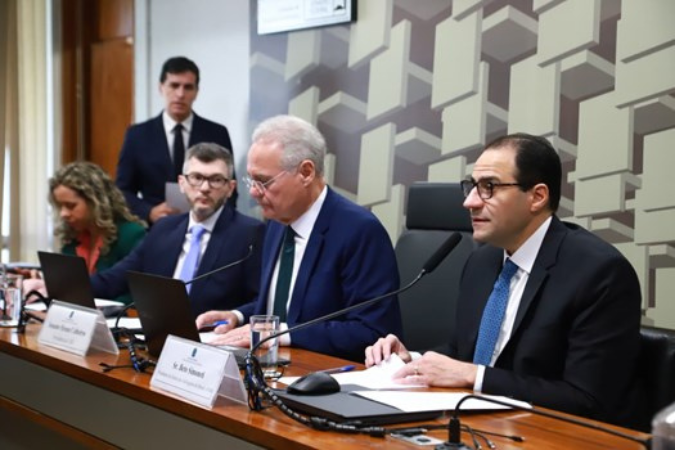 Simonetti defende equilíbrio tributário em audiência no Senado sobre isenção do Imposto de Renda
