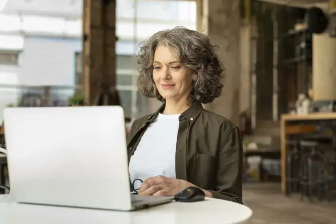 Cinco cursos gratuitos oferecem novos conteúdos sobre gestão de pessoas e liderança