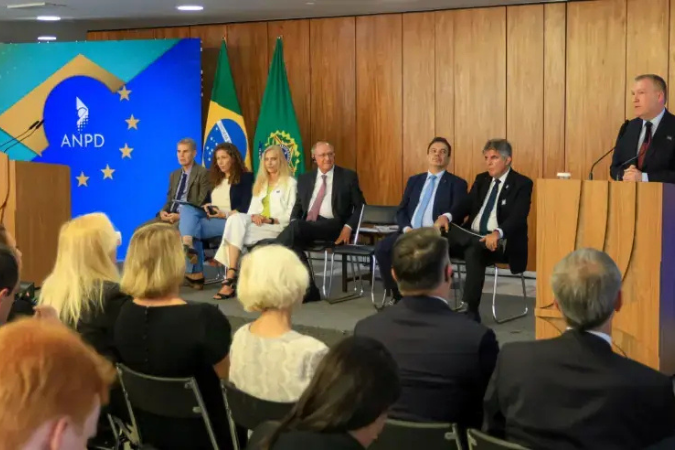 Acordo com União Europeia sobre fluxo seguro de dados impulsionará comércio digital de empresas brasileiras