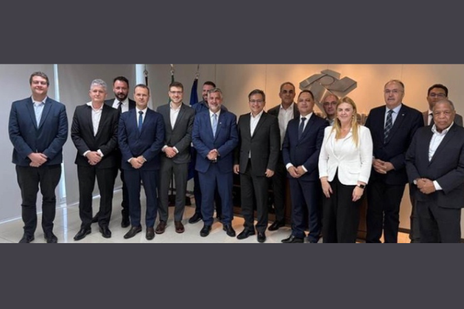 Secretário da Receita Federal se reúne com representantes do setor vitivinícola