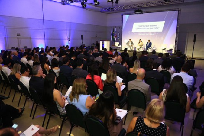 Avanço da IA e seus limites mobilizam debates no 1º Encontro Sul-Brasileiro de Prerrogativas